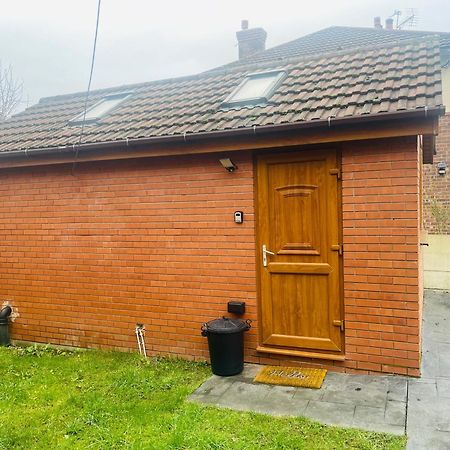 Private Guest House/Annexe Salford  Extérieur photo